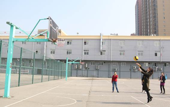 说明: E:\work\宣传部\宣传工作\Photos\2018\201811\20181109威廉希尔williamhill召开教职工趣味运动竞赛\xcb\IMG_7081.JPG