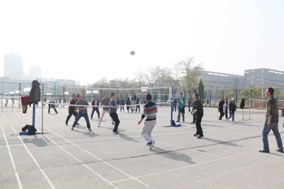 说明: E:\work\宣传部\宣传工作\Photos\2018\201811\20181109威廉希尔williamhill召开教职工趣味运动竞赛\xcb\IMG_7044.JPG