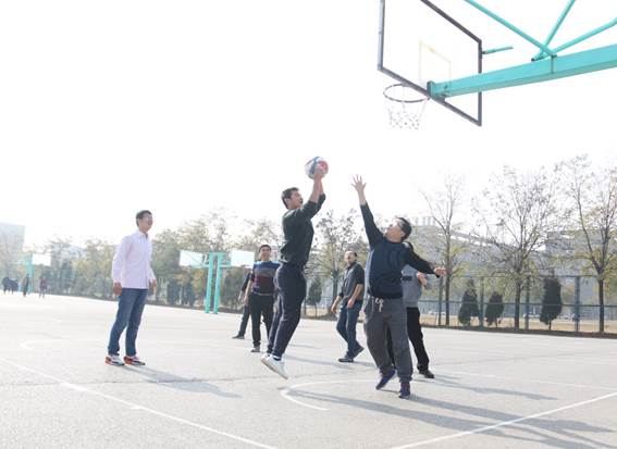 说明: E:\work\宣传部\宣传工作\Photos\2018\201811\20181109威廉希尔williamhill召开教职工趣味运动竞赛\xcb\IMG_7170.JPG