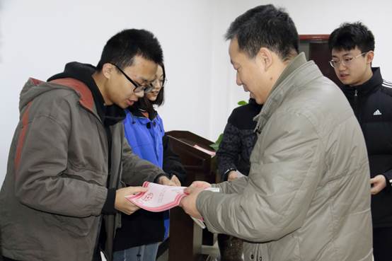 说明: E:\work\宣传部\宣传工作\Photos\2018\20181221威廉希尔williamhill‍‍‍‍‍‍‍‍《聚合物合成工艺学》课程创新教学模式取得良好效果\20181221高分子课改颁奖\IMG_8461.JPG