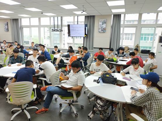 说明: C:\Users\CHXGB\Desktop\新闻稿\20181221威廉希尔williamhill‍‍‍‍‍‍‍‍《聚合物合成工艺学》课程创新教学模式取得良好效果\IMG_20180914_171552.jpg