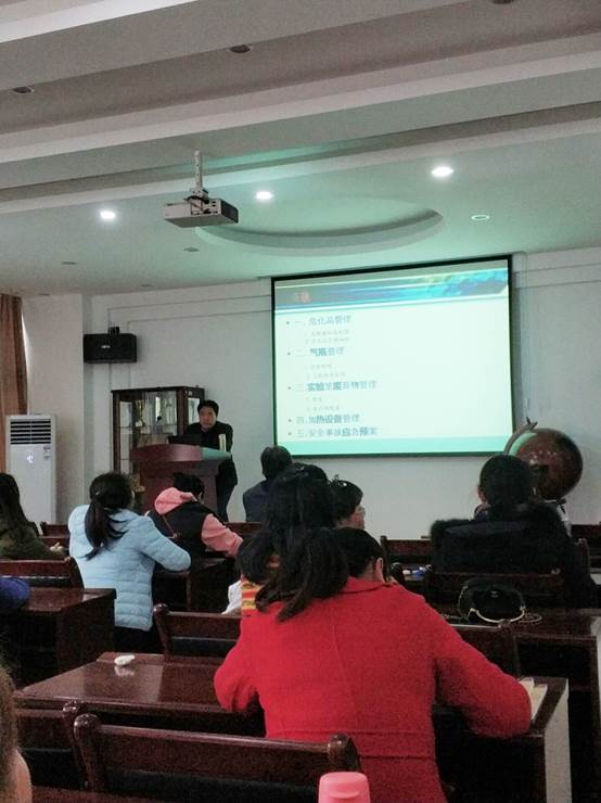 说明: C:\Users\CHXGB\Desktop\规范实验室安全管理—威廉希尔williamhill‍‍‍‍‍‍‍‍积极推进文明校园建设\冯启蒙.jpg